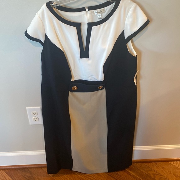 NWT Dress Barn Career-wear black white and Beige slimming color block dress  14 - Picture 5 of 10